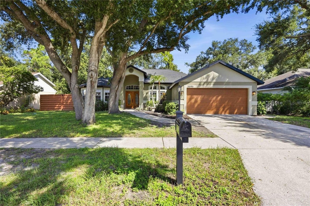 Photo of 5595 Bent Oak Drive, Sarasota, FL 34232 (MLS # A4706376)