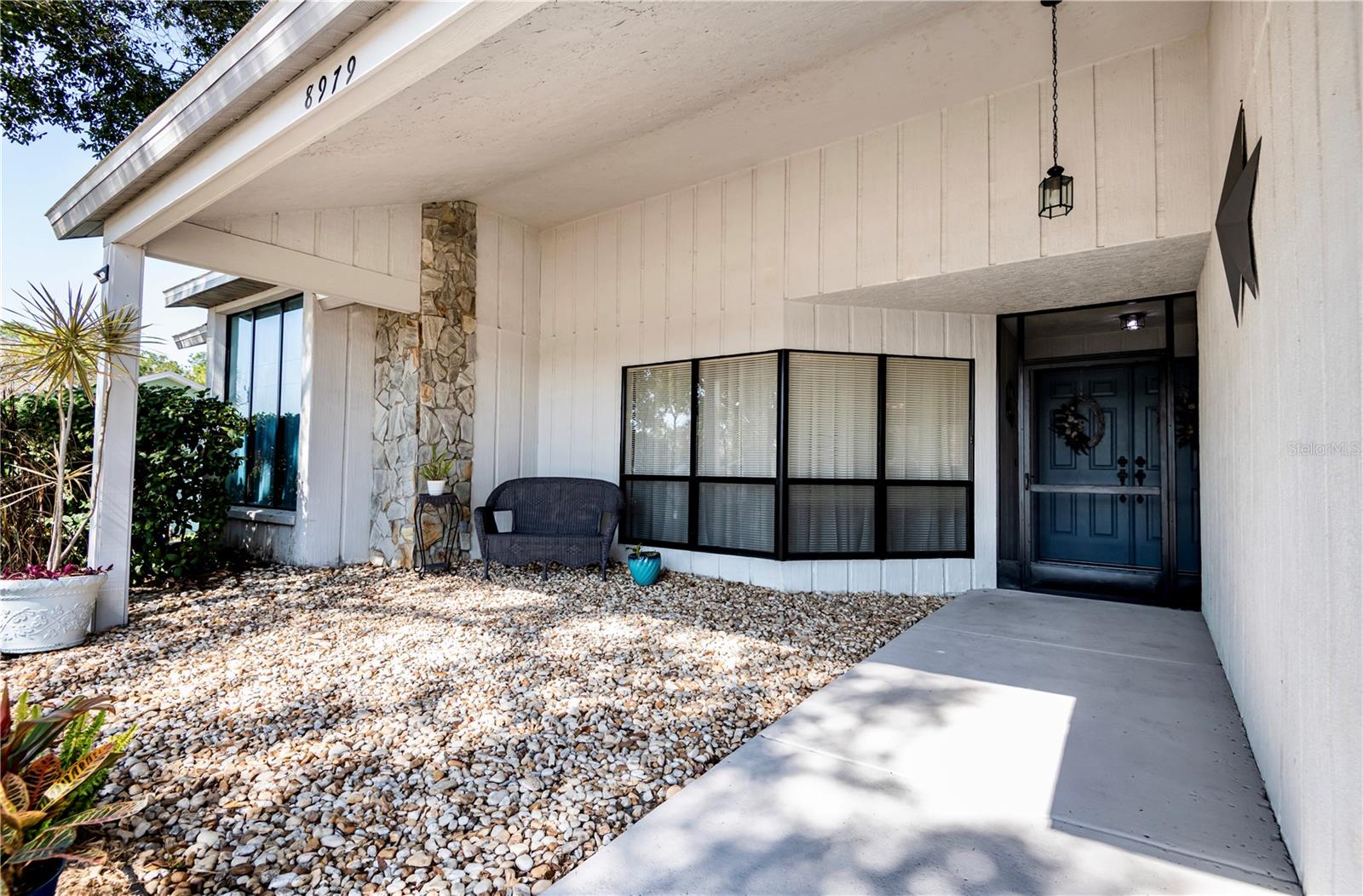 8979 HERNANDO WAY