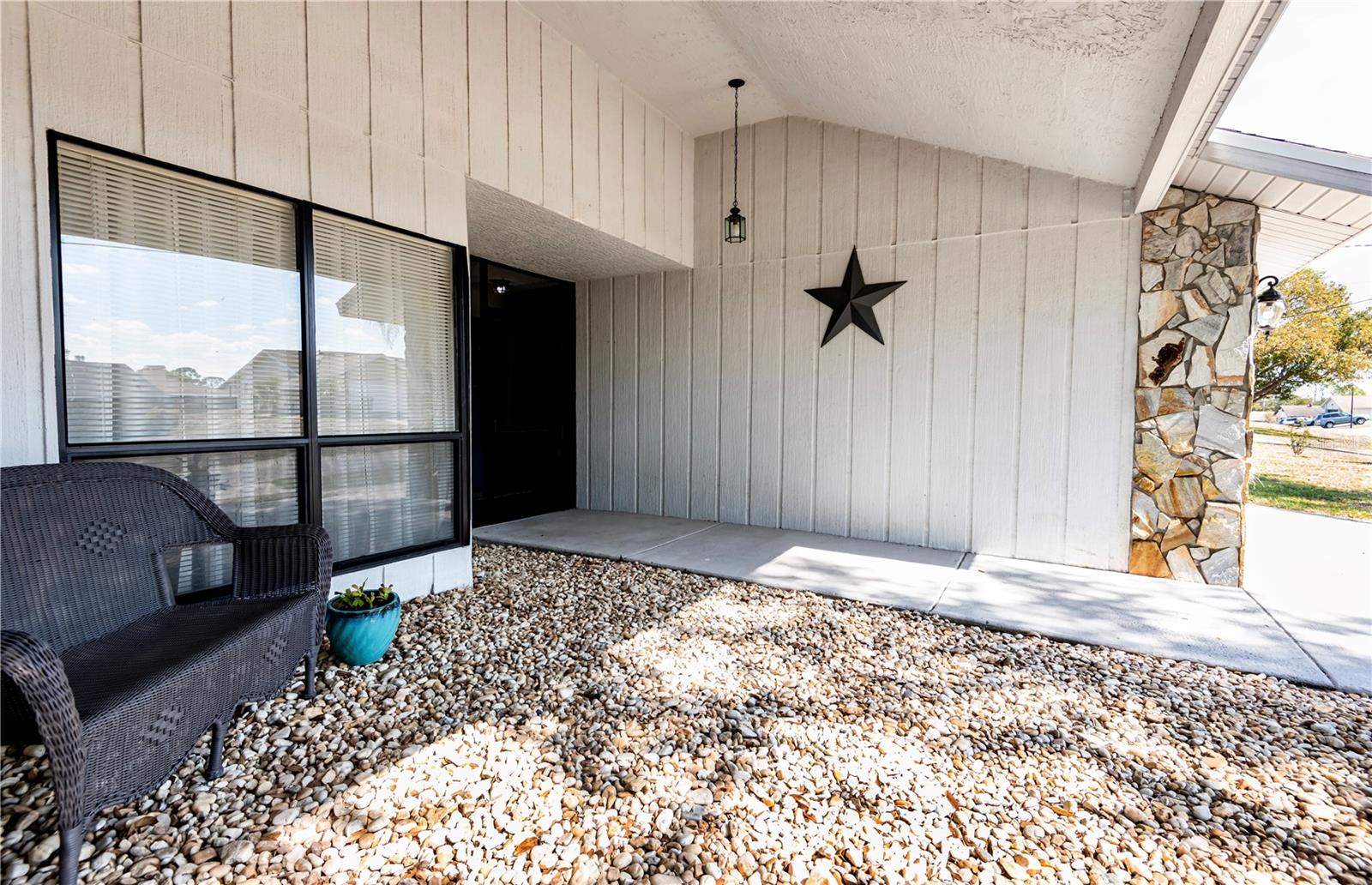 8979 HERNANDO WAY
