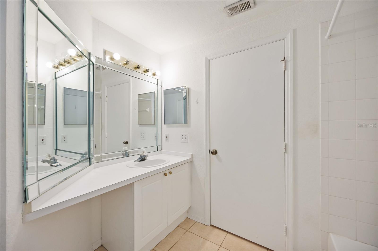 SERENADE ON PALMER RANCH - Residential Lease