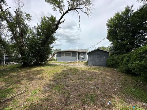 A home in LAKELAND