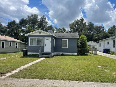 A home in LAKELAND