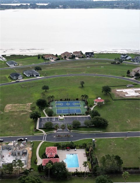 A home in AUBURNDALE