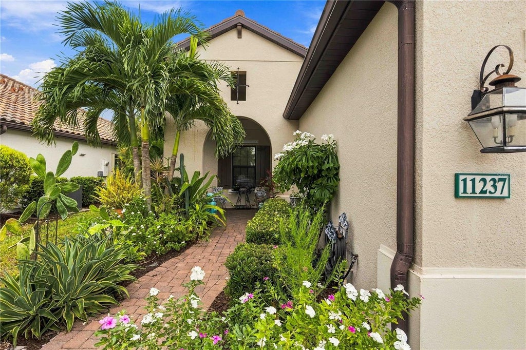 Photo of 11237 Mcdermott Court, Englewood, FL 34223 (MLS # C7531635)