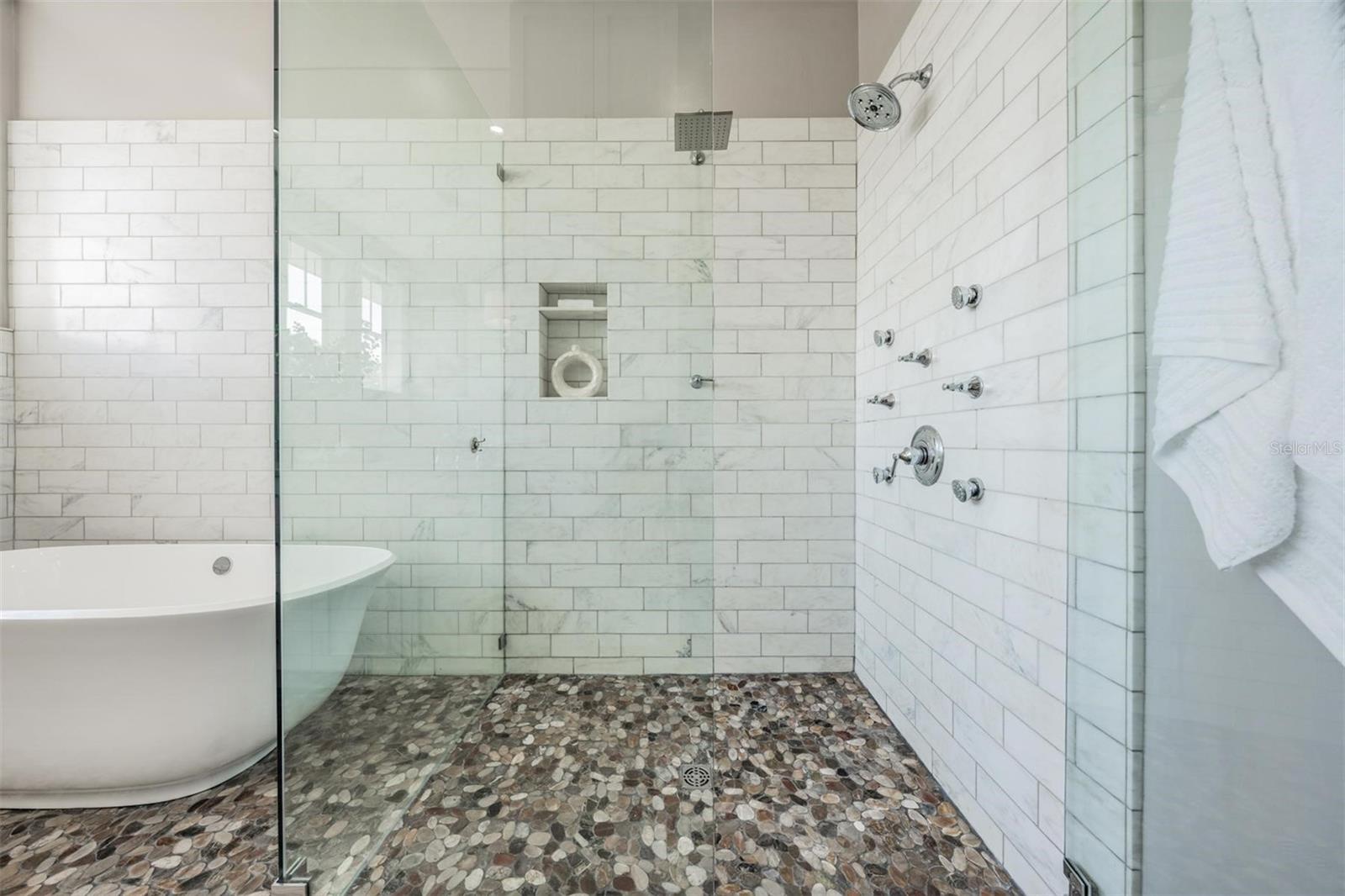 DAVIS ISLANDS PB10 PG52 TO 57 - Residential