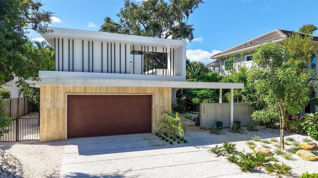 Photo of 1642 Bahia Vista Street, Sarasota, FL 34239 (MLS # A4667508)