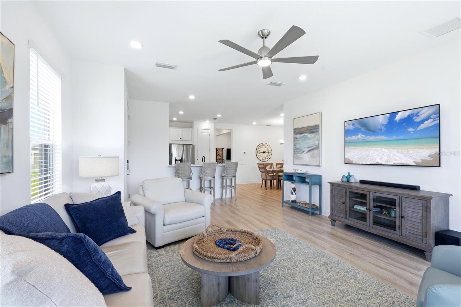 ESPLANADE AT AZARIO - Residential Lease