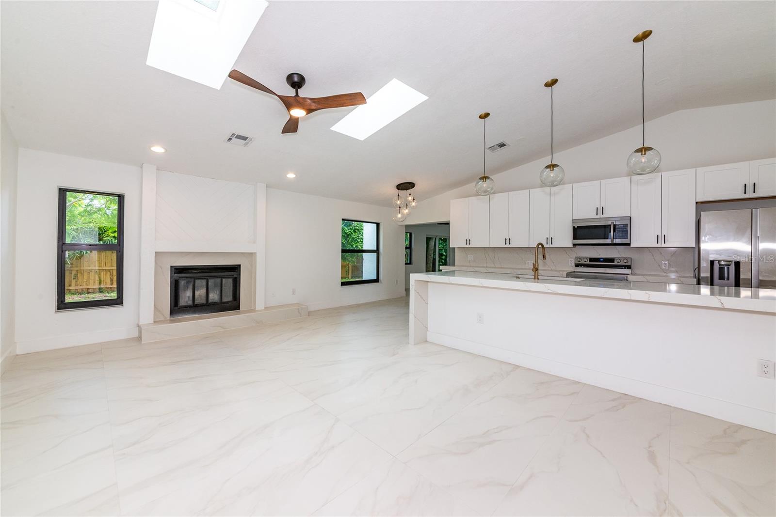 1658 RIDGEWOOD LANE