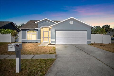 A home in PLANT CITY