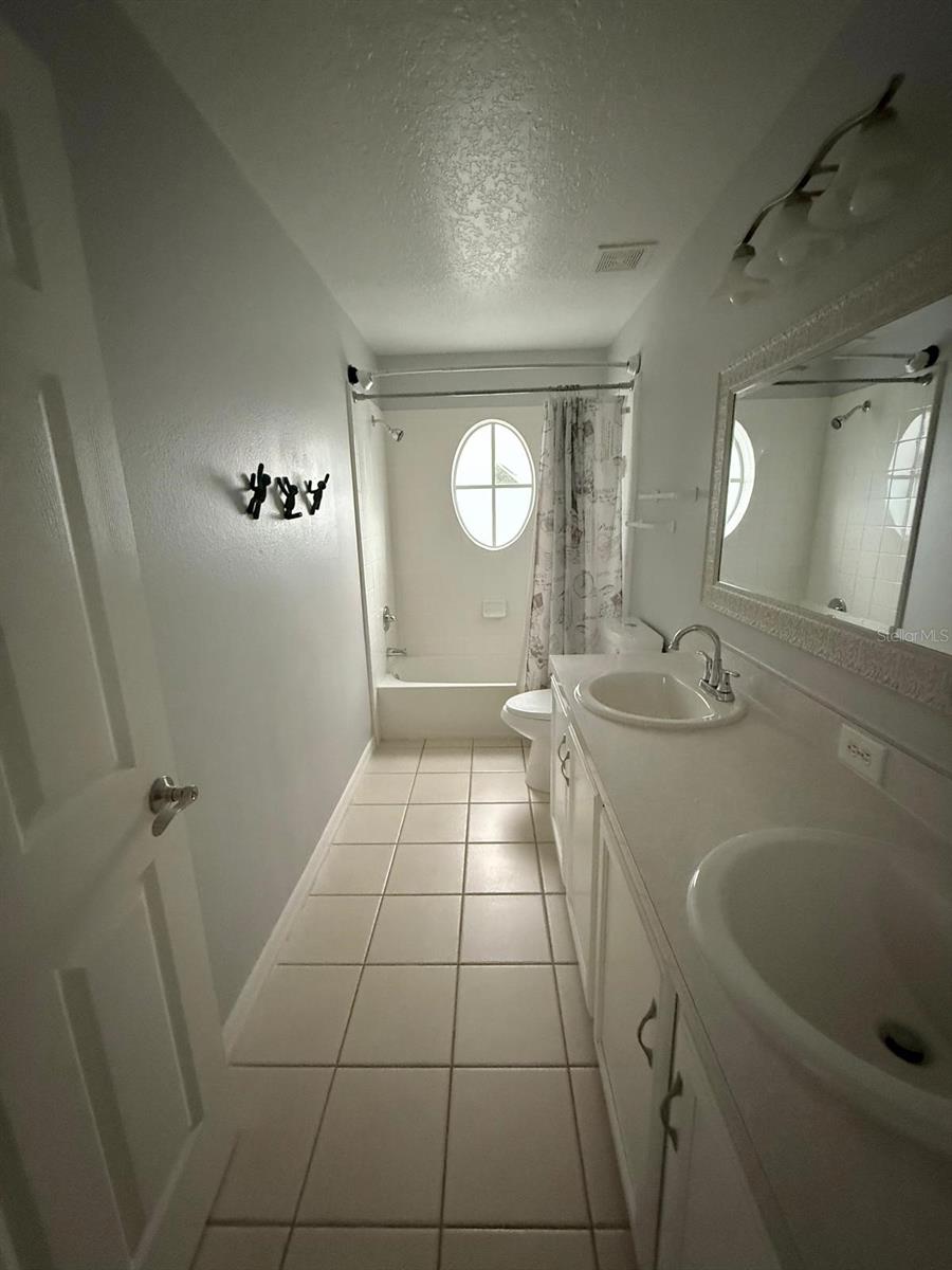 HUNTERS CREEK TR 526 PH 01 - Residential Lease