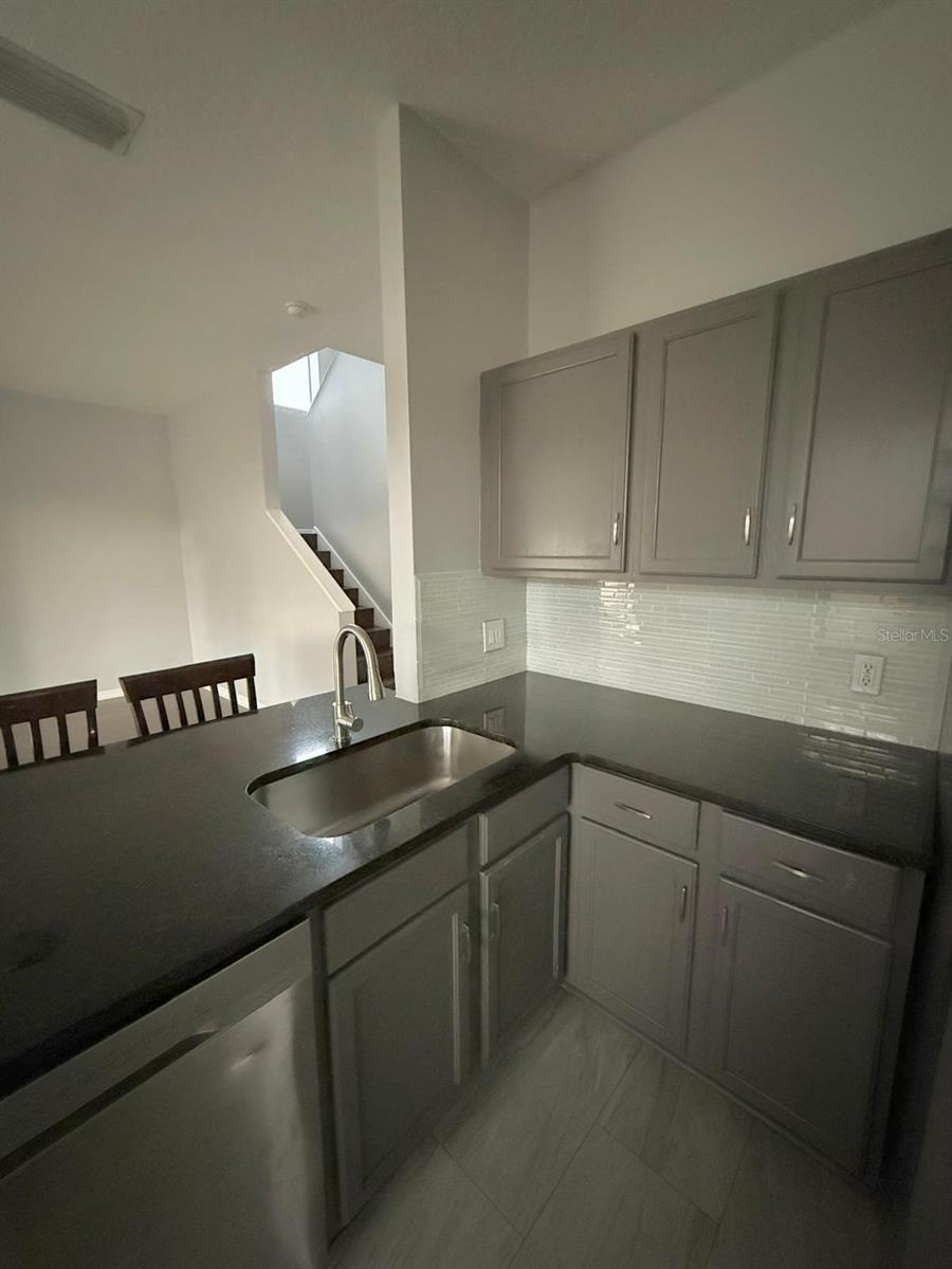 HUNTERS CREEK TR 526 PH 01 - Residential Lease