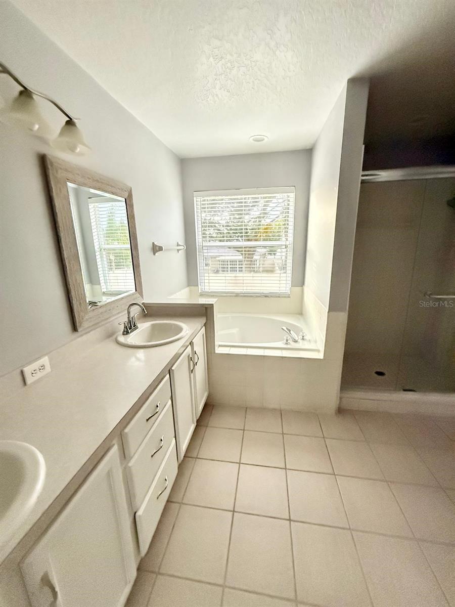 HUNTERS CREEK TR 526 PH 01 - Residential Lease