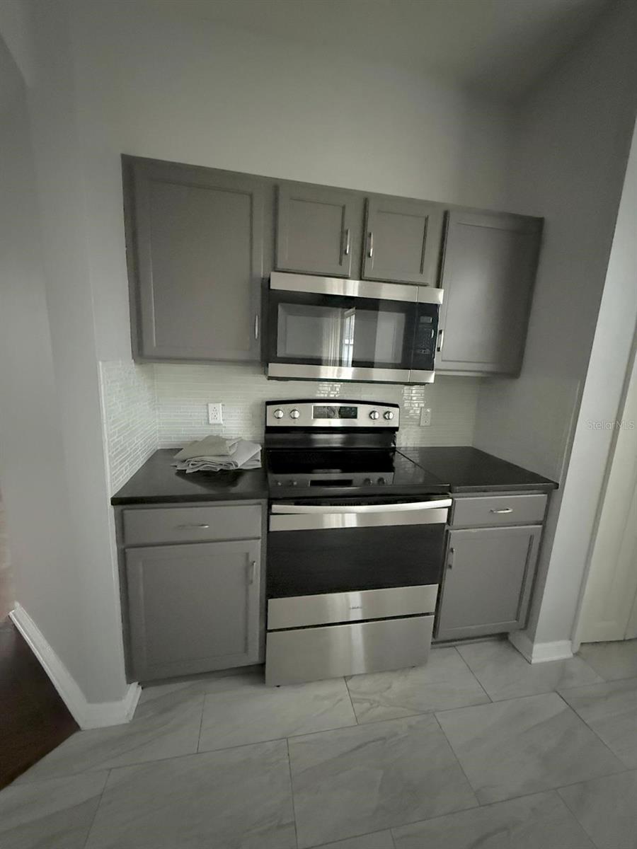 HUNTERS CREEK TR 526 PH 01 - Residential Lease