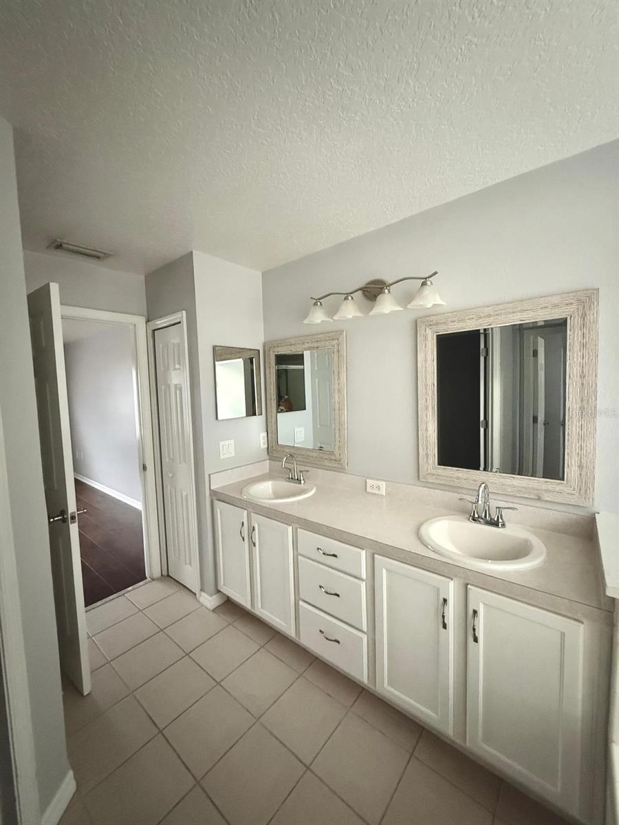 HUNTERS CREEK TR 526 PH 01 - Residential Lease