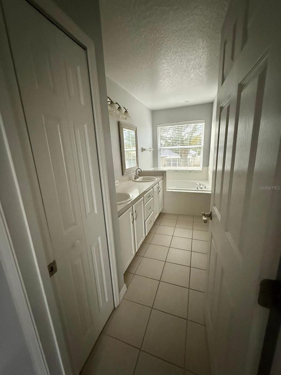 HUNTERS CREEK TR 526 PH 01 - Residential Lease