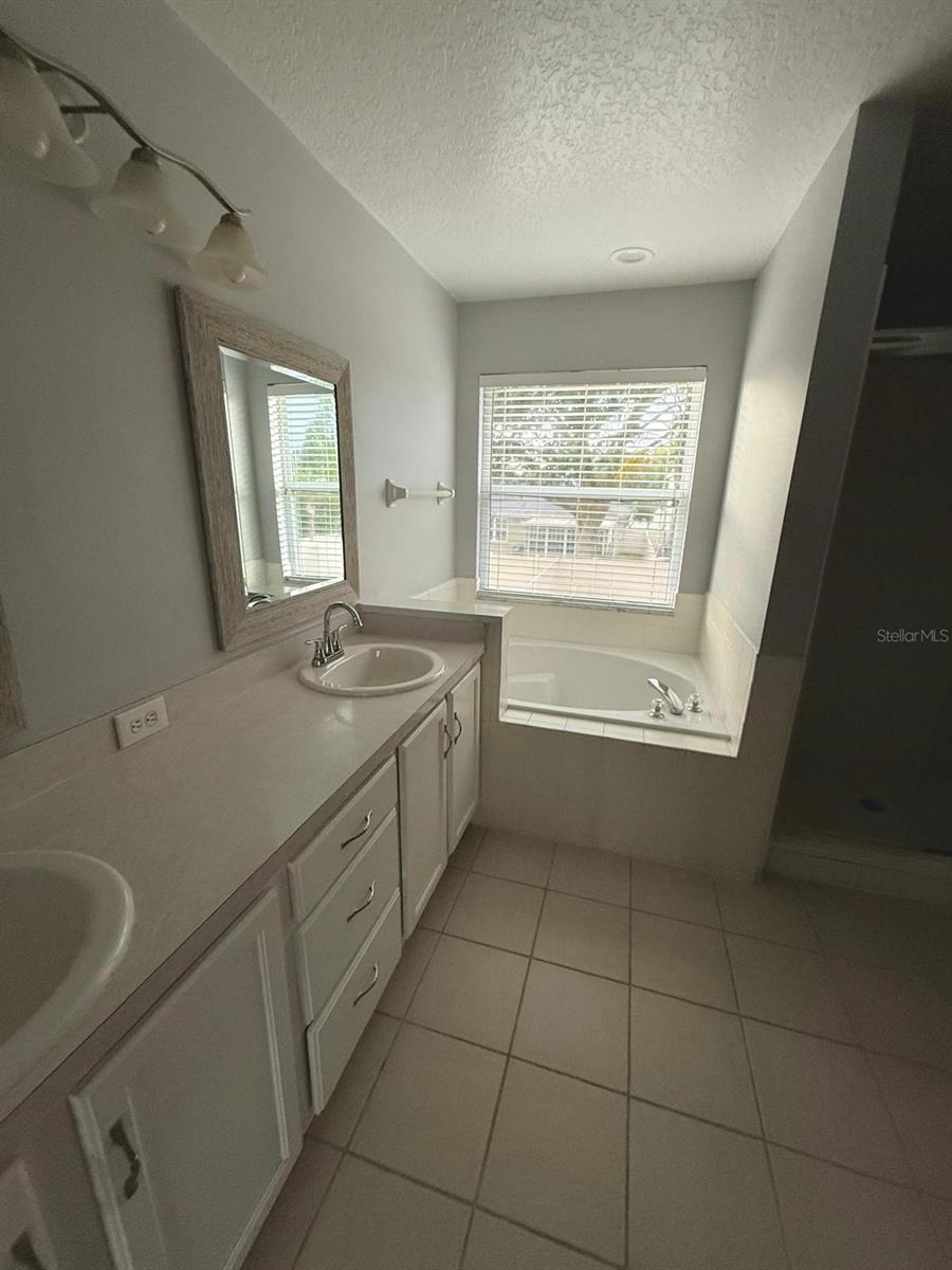 HUNTERS CREEK TR 526 PH 01 - Residential Lease