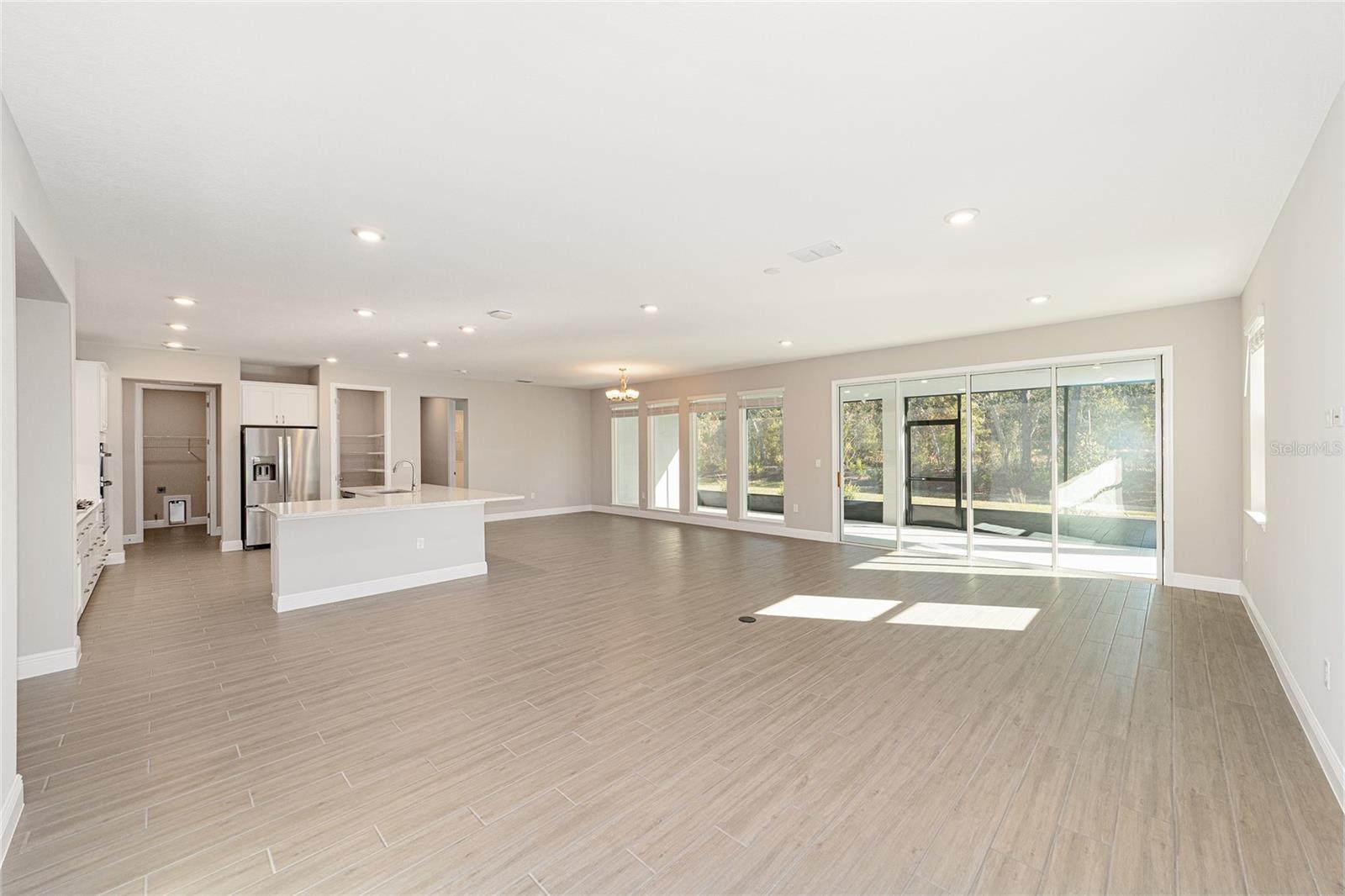 ON TOP OF THE WORLD - Residential