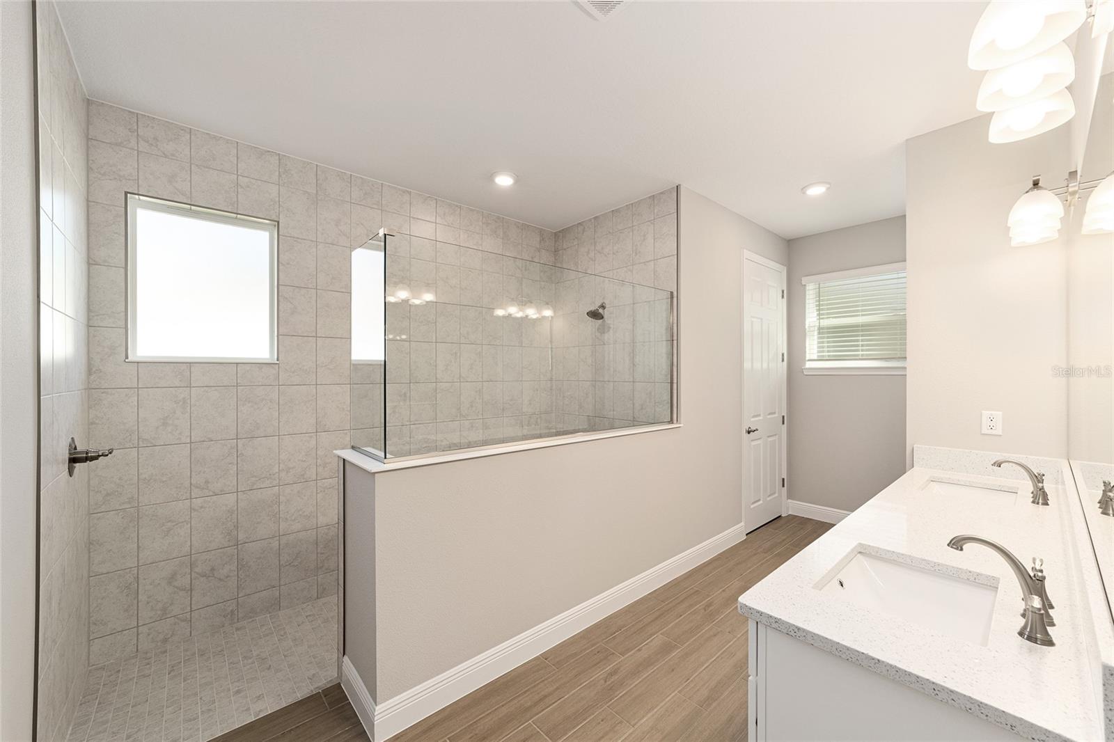 ON TOP OF THE WORLD - Residential