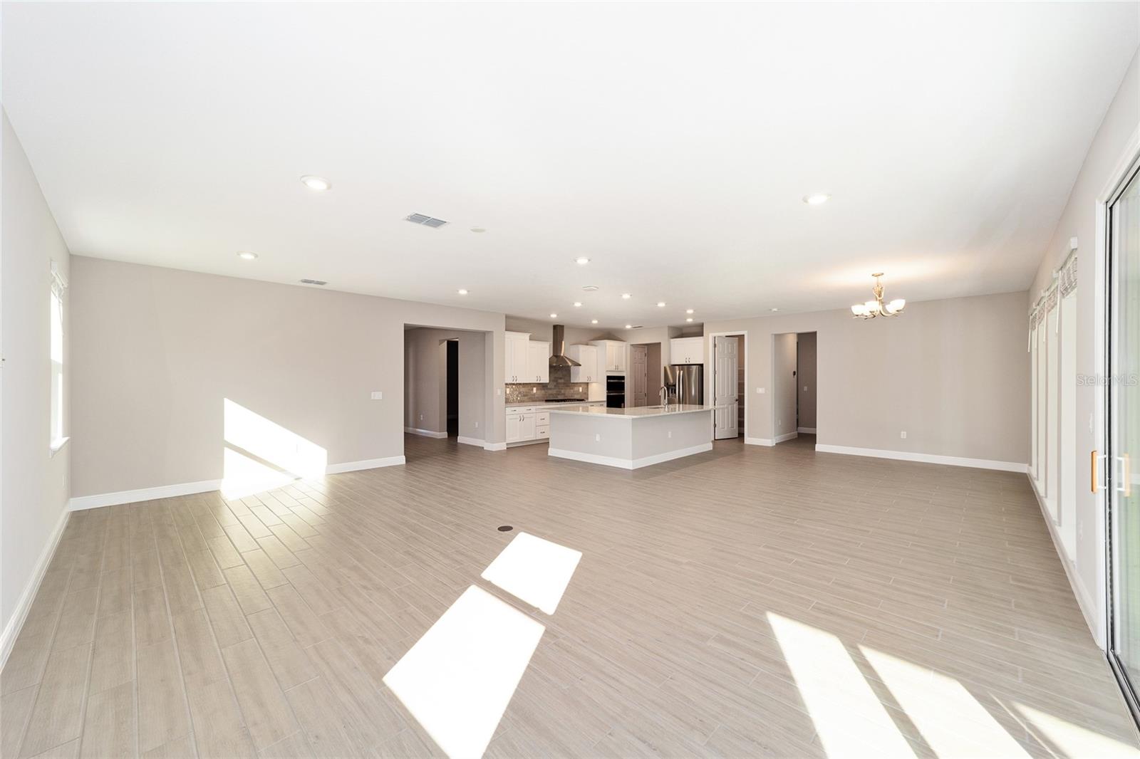 ON TOP OF THE WORLD - Residential