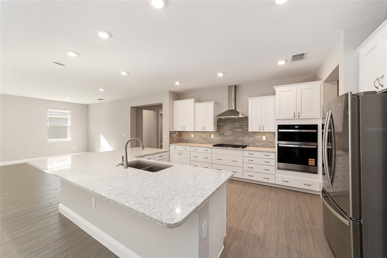 ON TOP OF THE WORLD - Residential