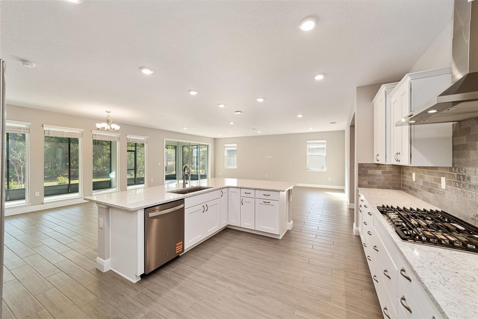 ON TOP OF THE WORLD - Residential