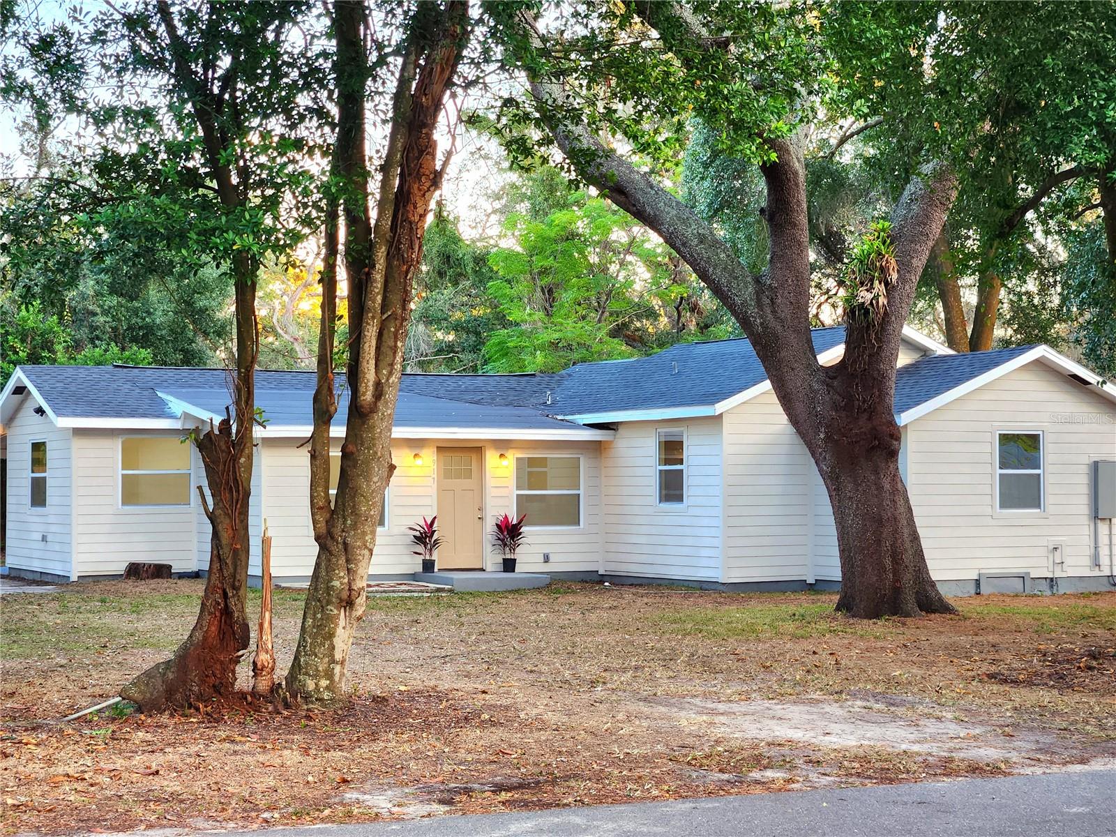 MANOR HILLS - Residential