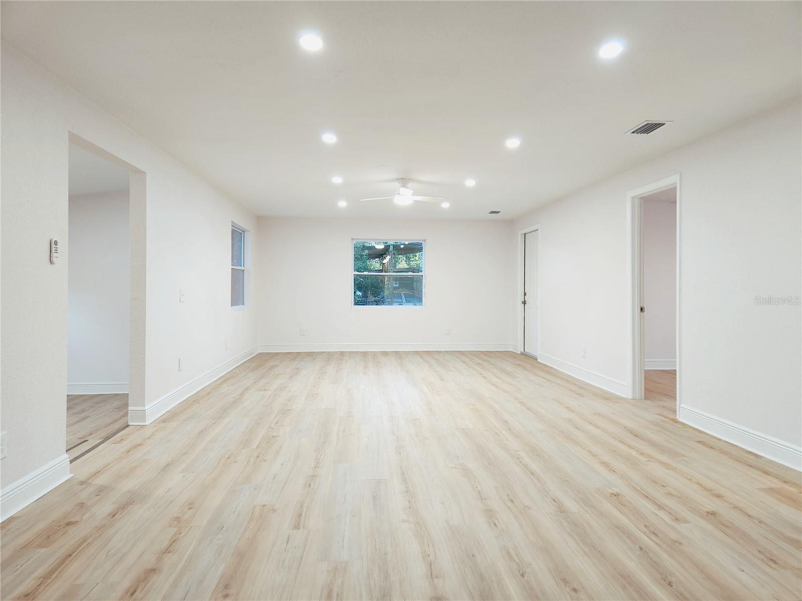 MANOR HILLS - Residential