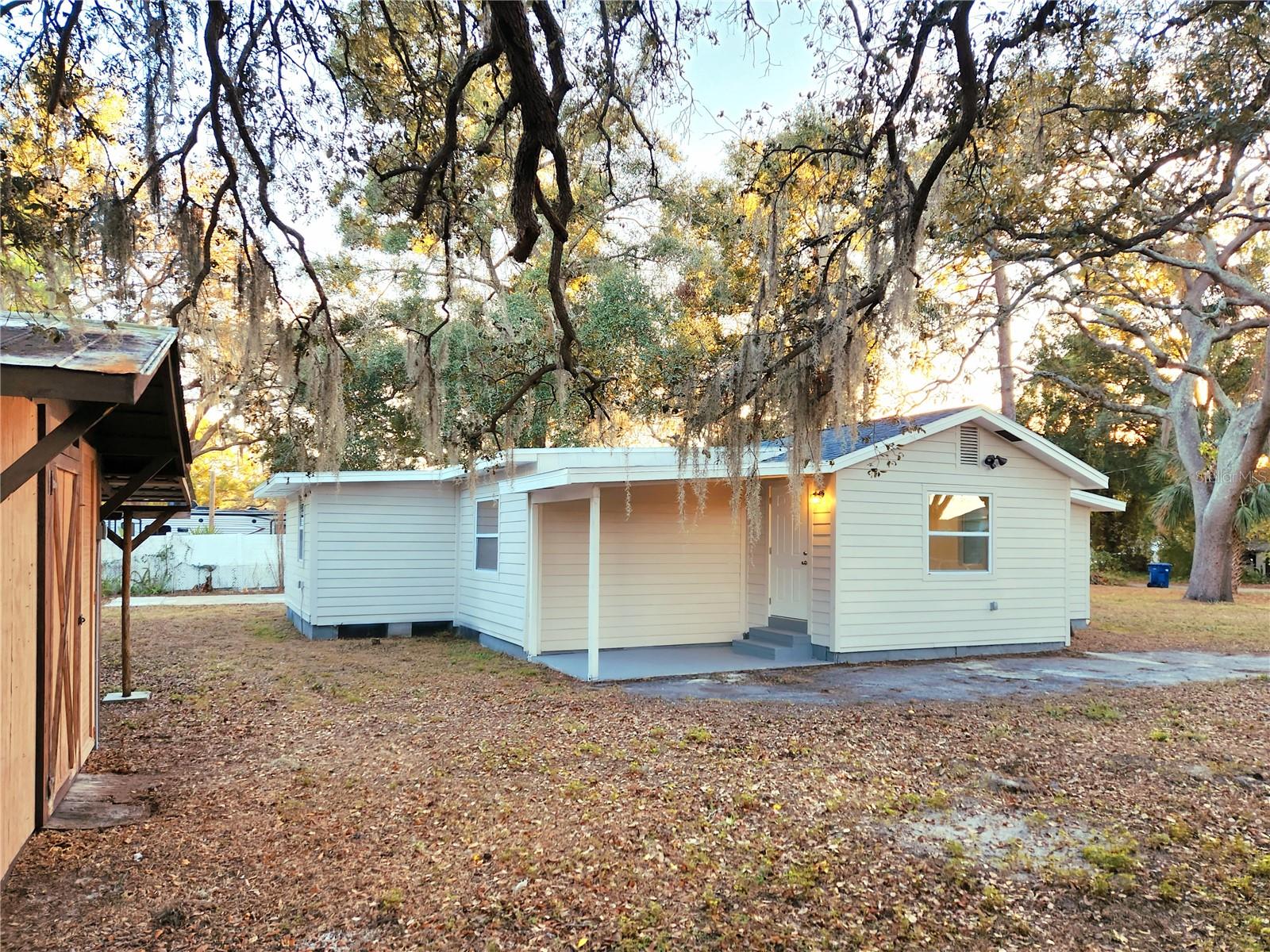 8917 N HIGHLAND AVENUE