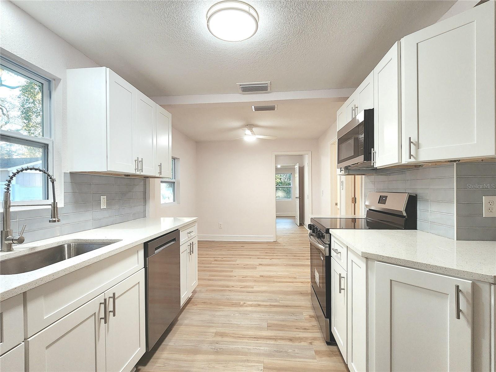 MANOR HILLS - Residential