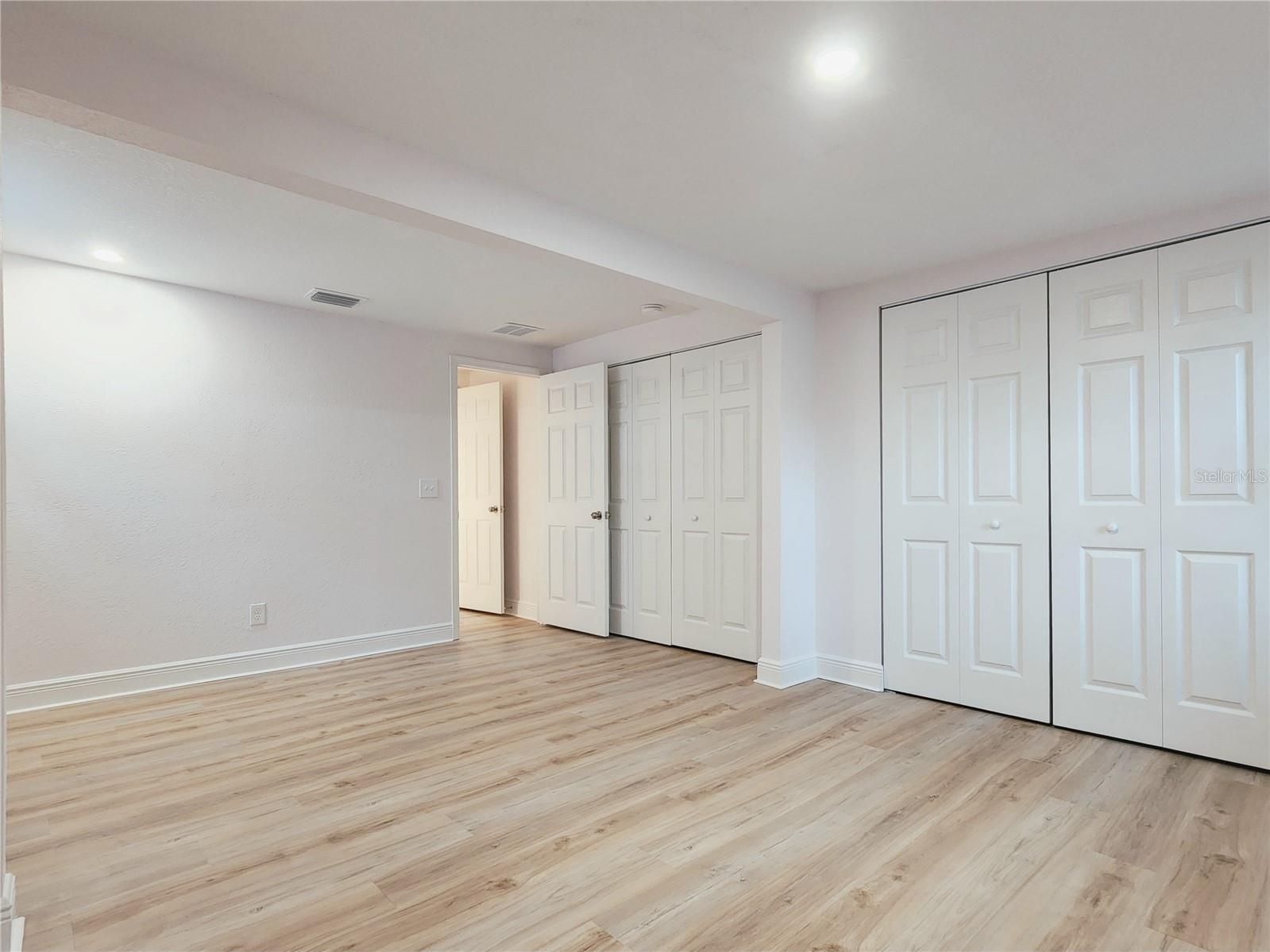 MANOR HILLS - Residential