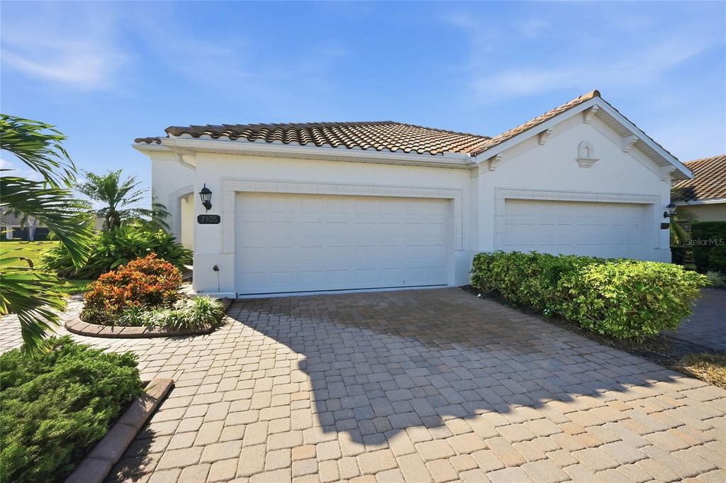 Photo of 7105 Vista Bella Drive, Bradenton, FL 34209 (MLS # A4673820)