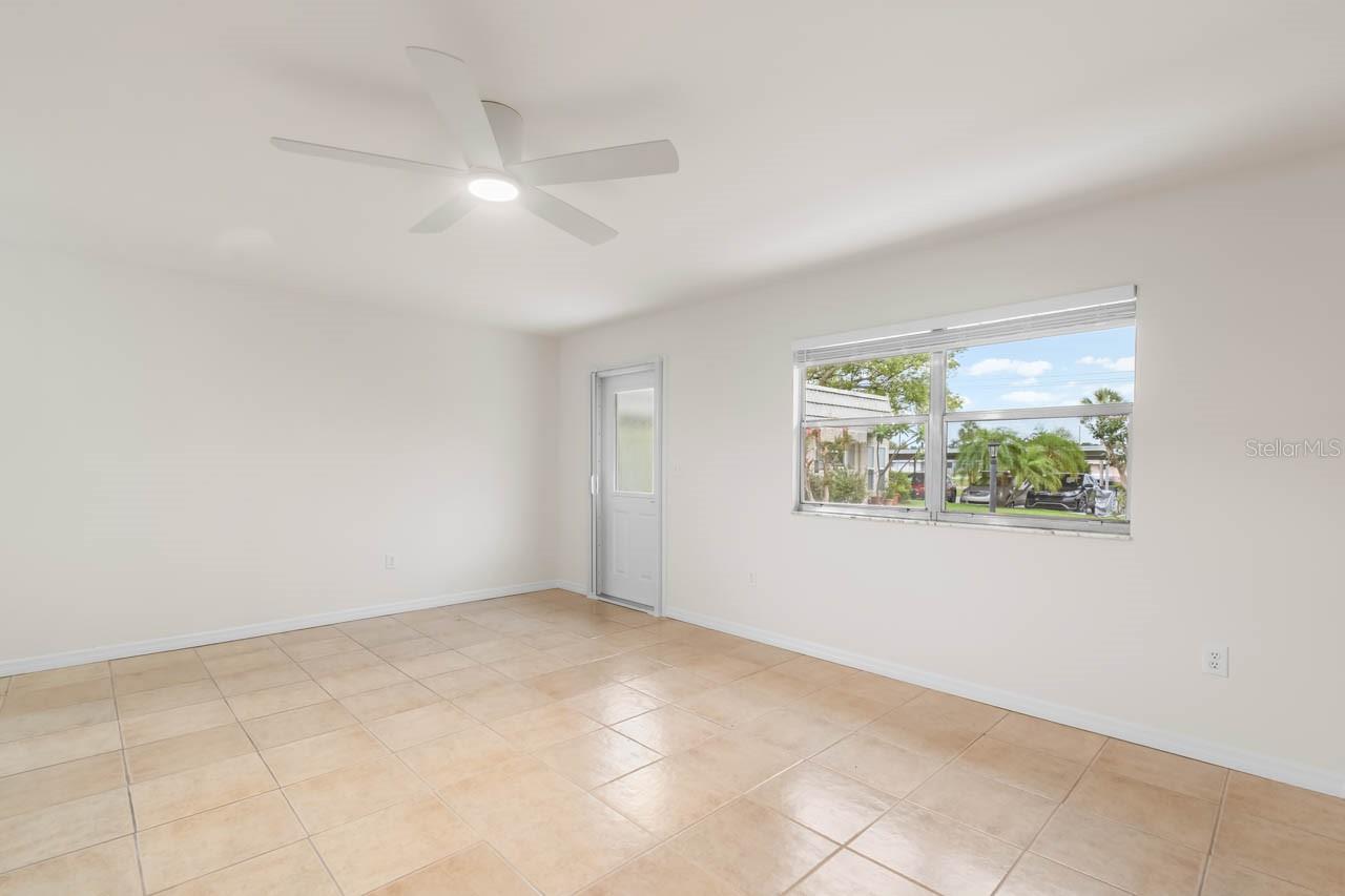 201 KINGS BOULEVARD 19