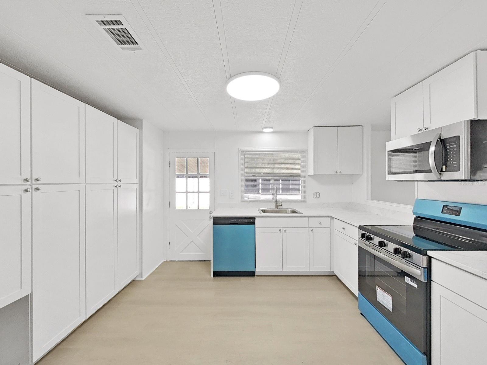 FOXWOOD LAKE ESTATES PH 01 - Residential