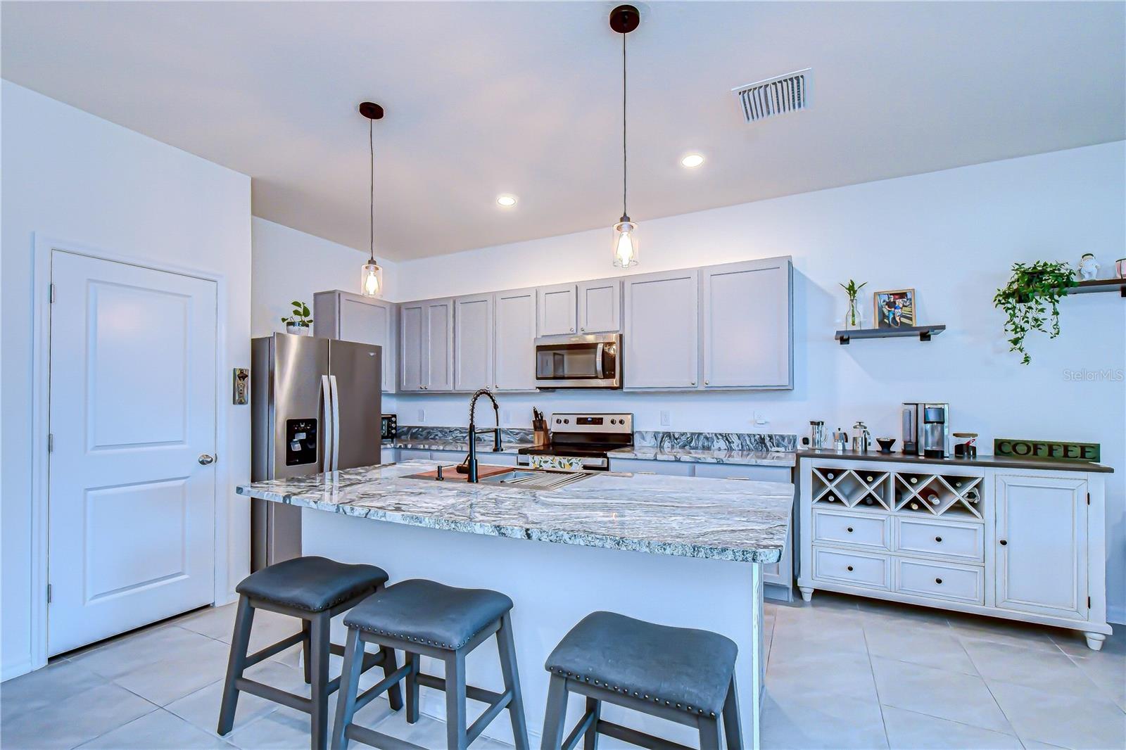 MANGROVE POINT - Residential