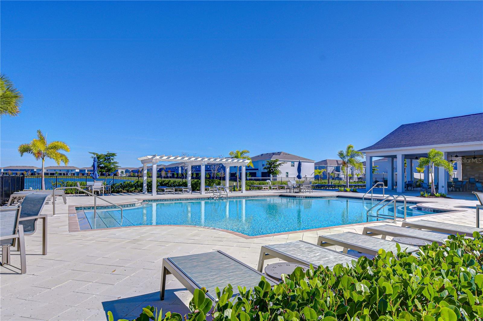 MANGROVE POINT - Residential