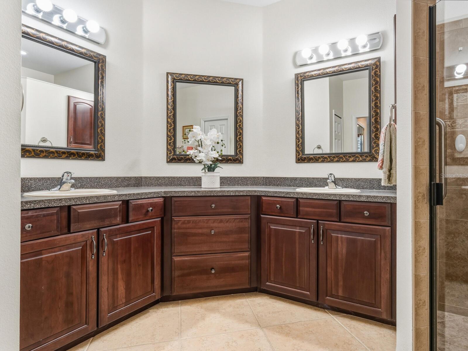 VENETIAN FALLS PH 3 - Residential