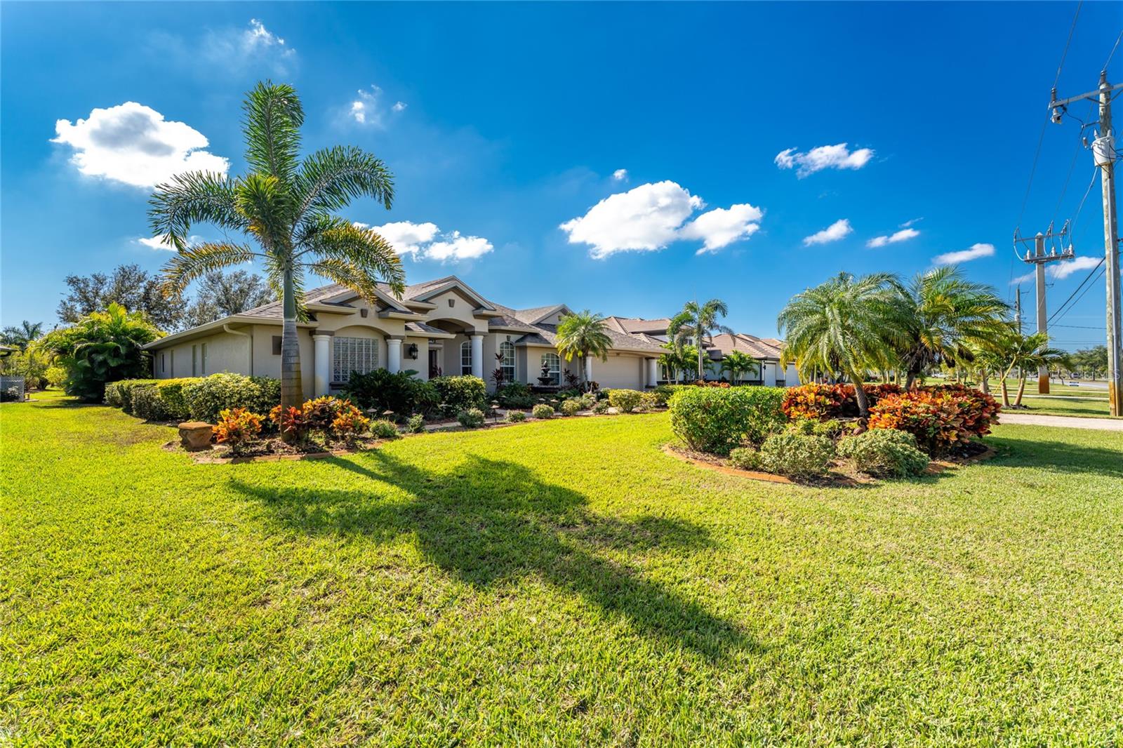 290 ROTONDA BOULEVARD E