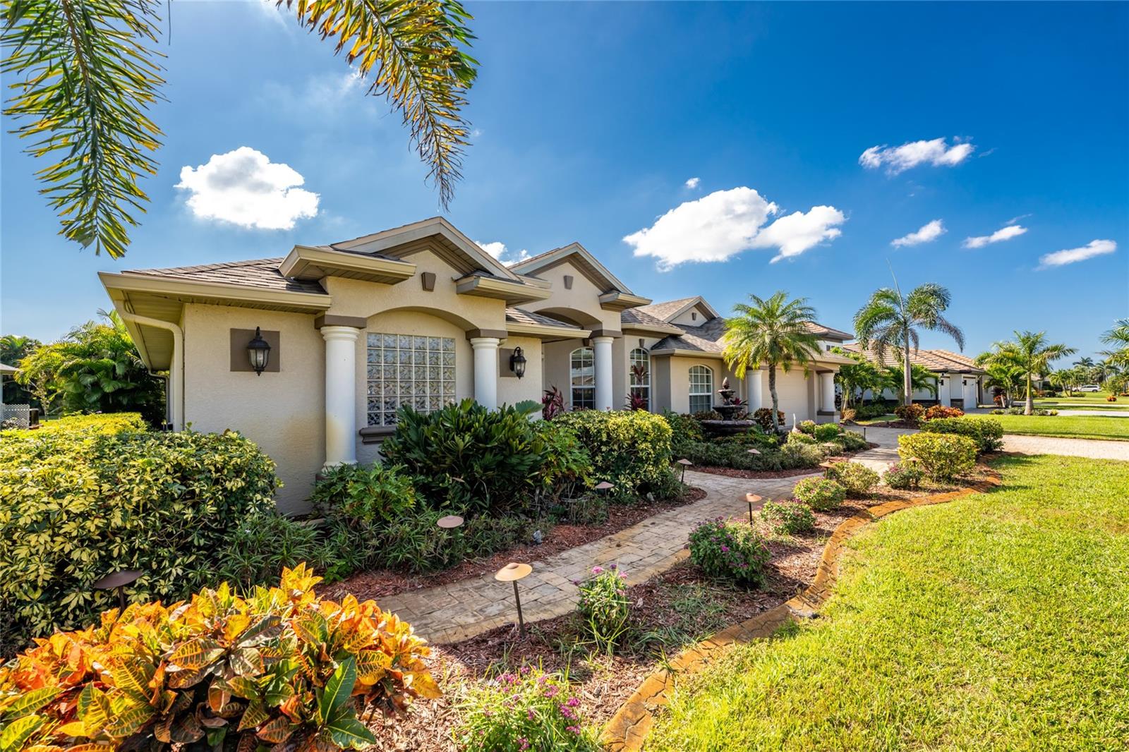 290 ROTONDA BOULEVARD E