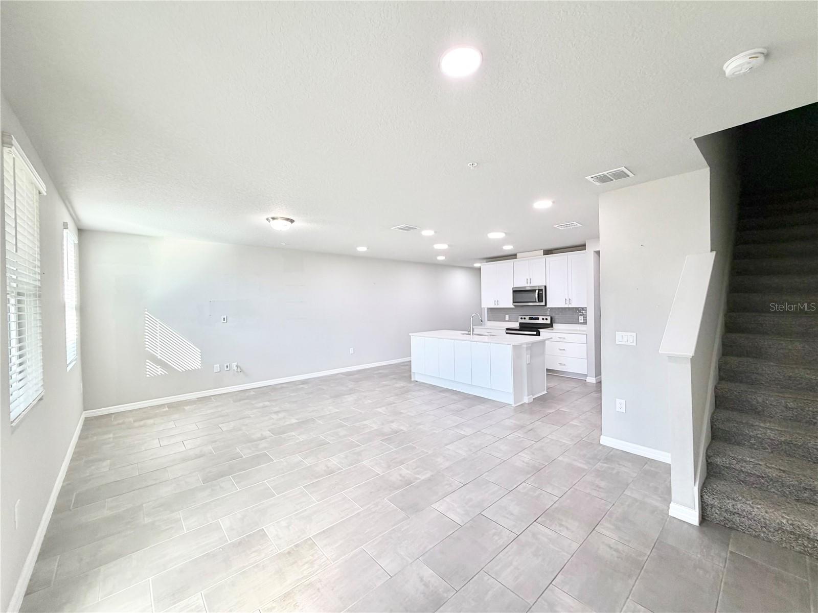 GREENS/FRST LAKE PH 2 - Residential Lease