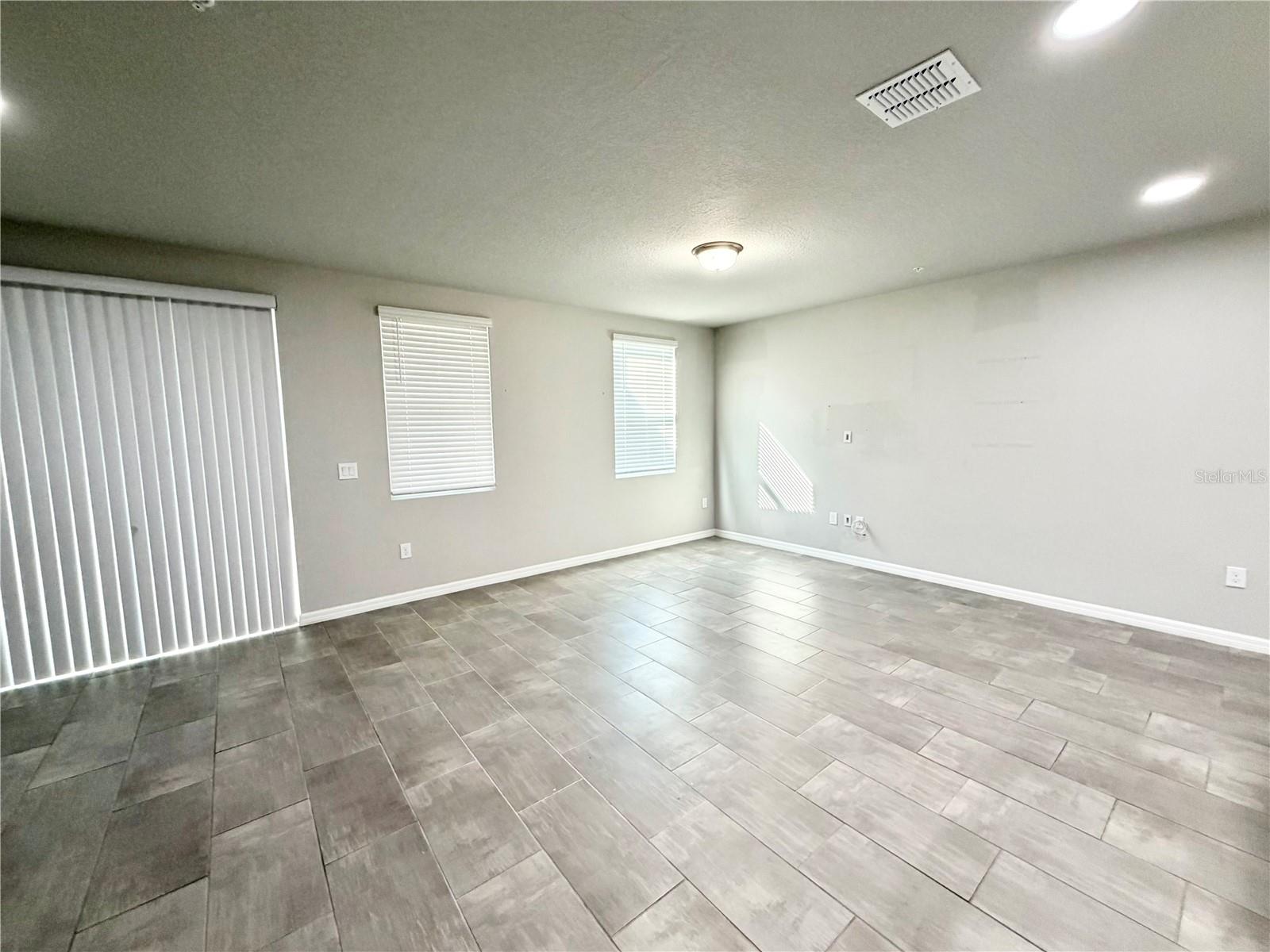 GREENS/FRST LAKE PH 2 - Residential Lease