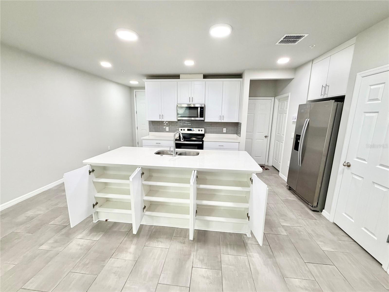 GREENS/FRST LAKE PH 2 - Residential Lease