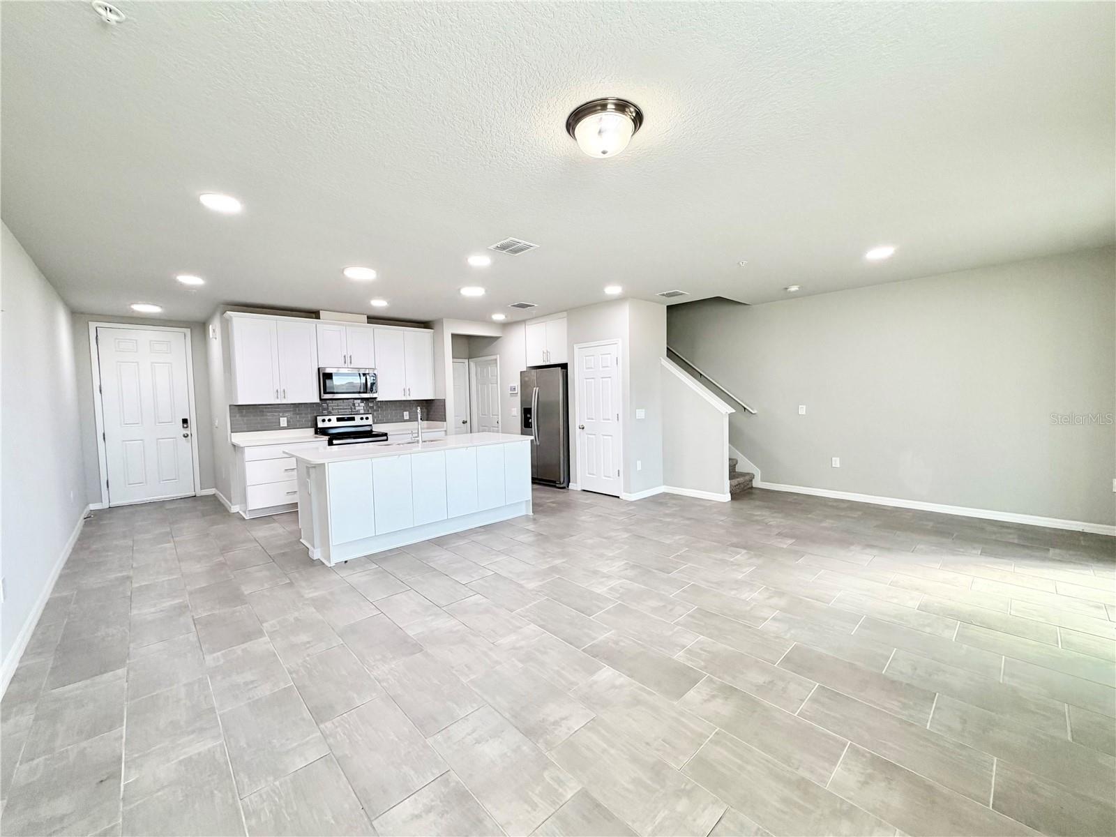 GREENS/FRST LAKE PH 2 - Residential Lease