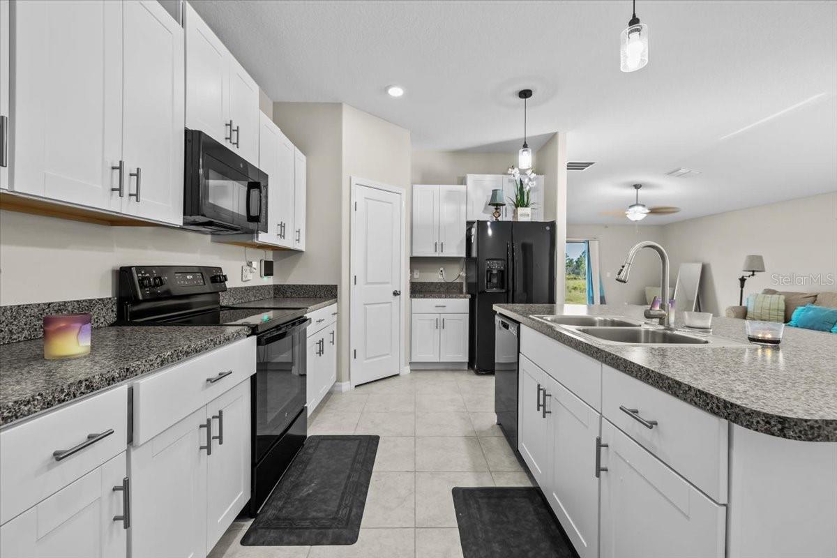 CYPRESS CRK PH 3 & 4 PRCL J - Residential Lease