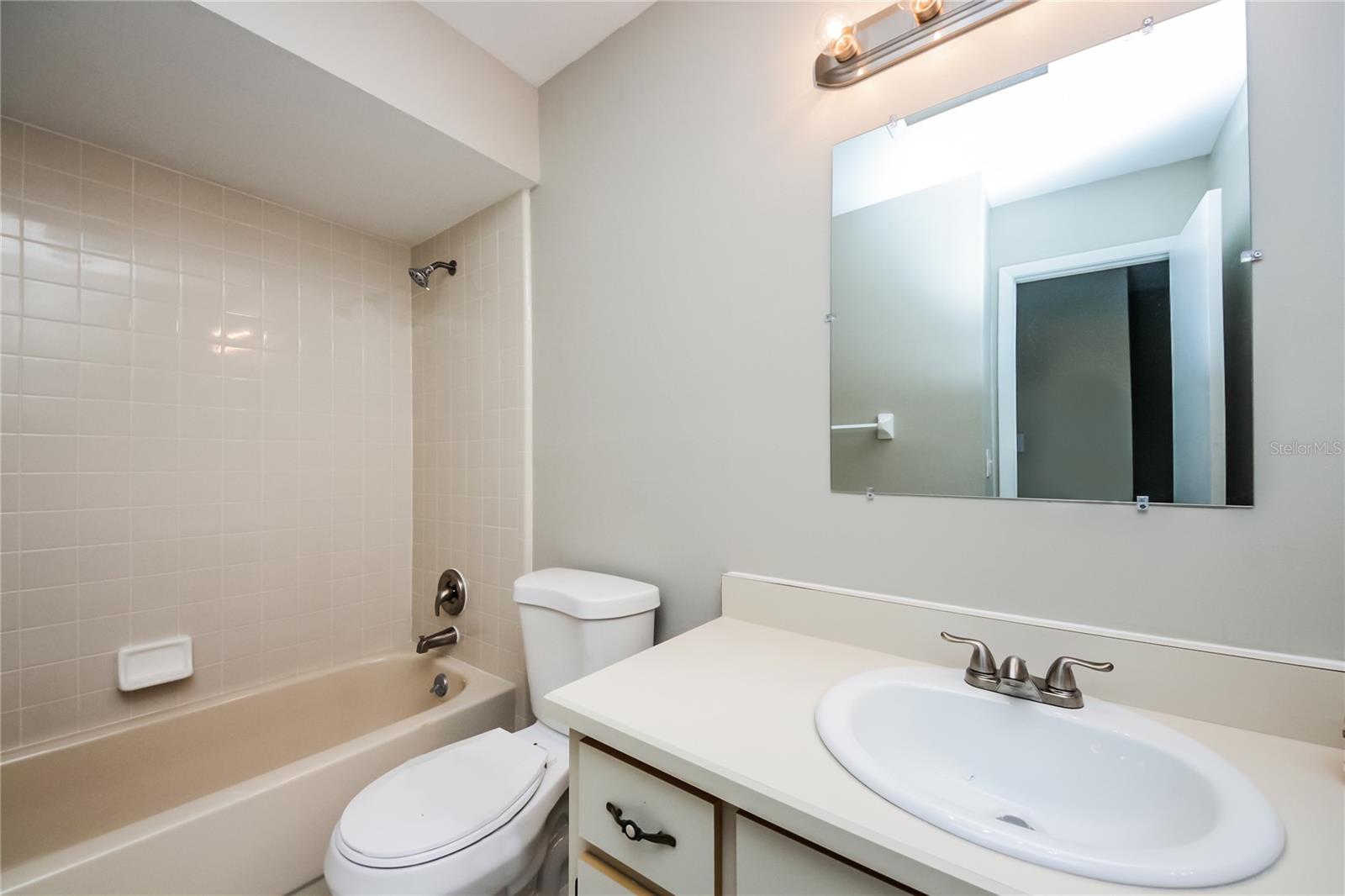 PEPPER MILL SEC 08 - Residential Lease
