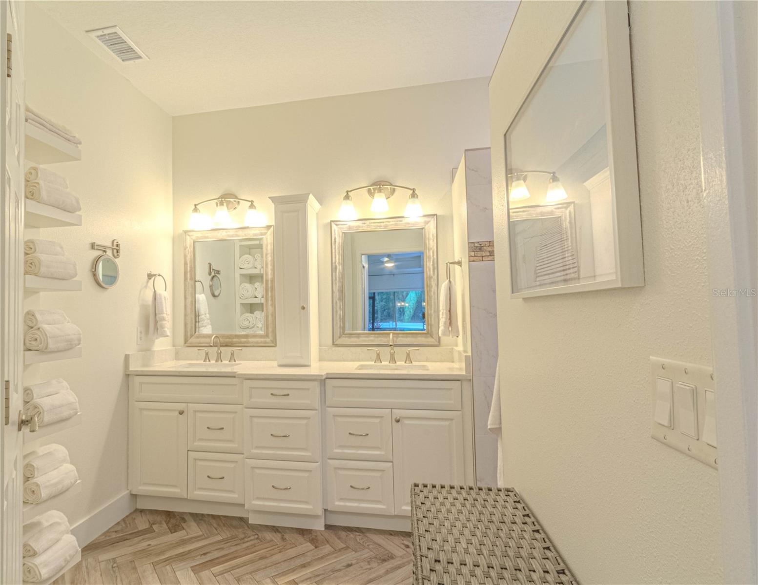 LOST LAKE ESTATES - Residential