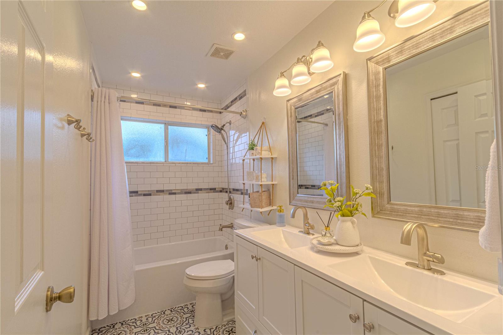 LOST LAKE ESTATES - Residential