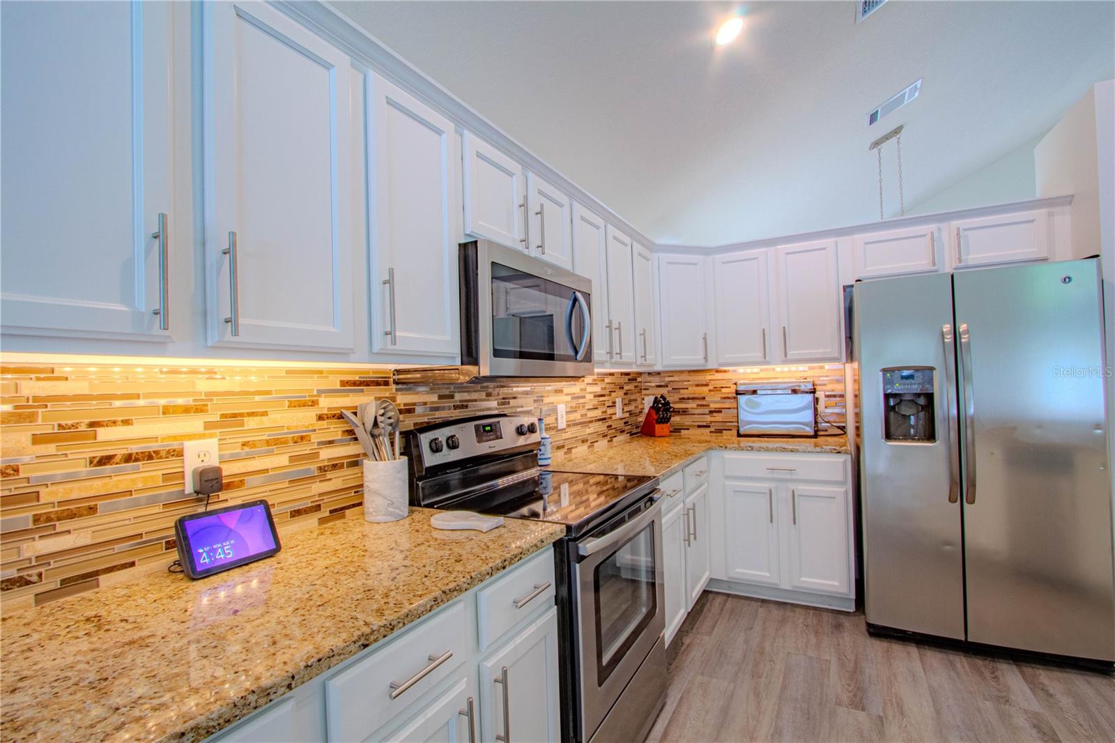 LOST LAKE ESTATES - Residential