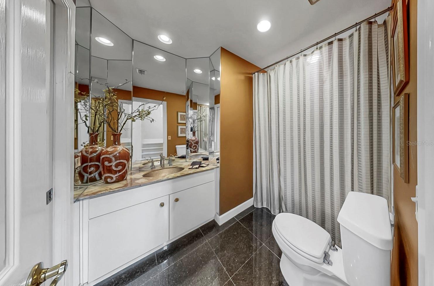 ADESTE A CONDO - Residential