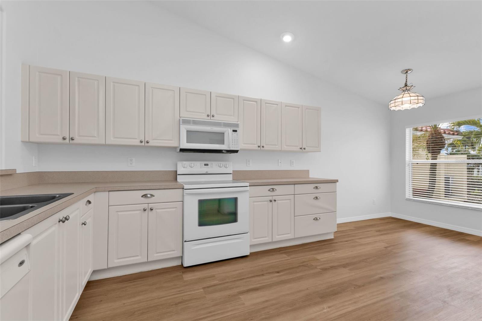 VILLAS BURNT STORE ISLES 01 - Residential