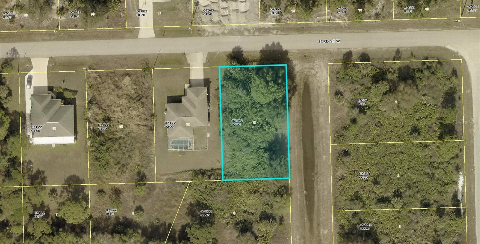LEHIGH ACRES - Land